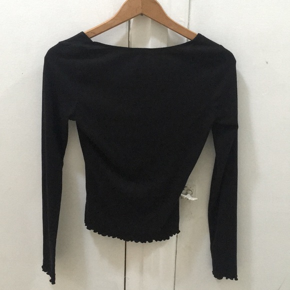 Fitted black long sleeve top - Picture 2 of 3
